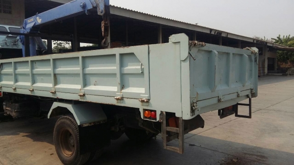 รถอีซูซุ 6 ล้อ ติดเครน 3 ตัน FRR 175 แรงม้า  ปี 48.   สนใจติดต่อ  081 - 6079515