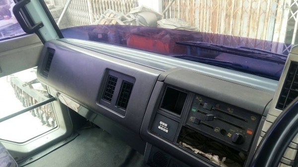 รถอีซูซุ 6 ล้อ ติดเครน 3 ตัน FRR 175 แรงม้า  ปี 48.   สนใจติดต่อ  081 - 6079515