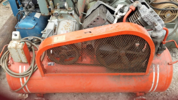 ปั้มลมเก่าญี่ปุ่น