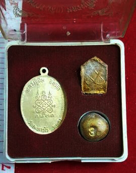 หลวงปู่ทิม วัดละหารไร่ จ.ระยอง  ชุดกรรมการเล็ก 3 มงคล เก่าสวยชัดเจน มีโค๊ดจับใจ