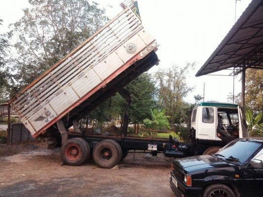 ต้องการขายรถสิบล้อ