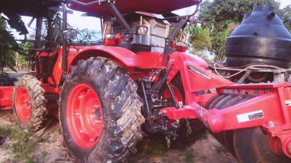 KOBOTA M6040 - 2 เพลา ปี 58 ทำงาน 150 ชม. รถสวยจัดพร้อมใช้งานได้เลยครับ อุปกรณ์ครบพร้อมมีใบดันหน้า ผานพรวน 6 ชุดล่างแน่นเต็มดีสุดๆครับ ขายดาวน์เปลี่ยนสัญญาโอนสิทธิ์ได้เลยครับ ราคาต่อรองเงินดาวน์ได้ครับ