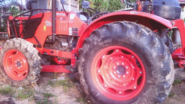 KOBOTA M6040 - 2 เพลา ปี 58 ทำงาน 150 ชม. รถสวยจัดพร้อมใช้งานได้เลยครับ อุปกรณ์ครบพร้อมมีใบดันหน้า ผานพรวน 6 ชุดล่างแน่นเต็มดีสุดๆครับ ขายดาวน์เปลี่ยนสัญญาโอนสิทธิ์ได้เลยครับ ราคาต่อรองเงินดาวน์ได้ครับ