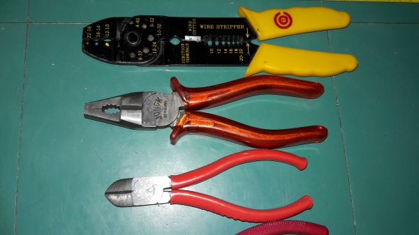 ขายเครื่องมือช่างไฟฟ้าใหม่เก่าเก็บ5ชิ้น