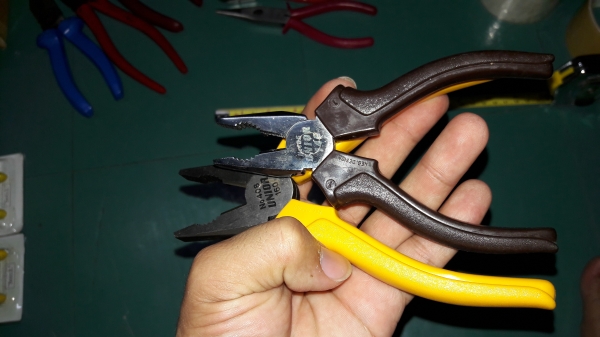 ขายคีมปากจิ้งจกUNIOR ขนาด6.5" และ5.5"งานเก่าสโลวีเนียเก่าเก็บ