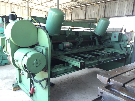 ขายเครื่องตัด10ฟุตตัดได้4มิลของอเมริกาพร้อมแบ็ตเก็ตไฟฟ้าและรางสไลด์เหล็กครับผม