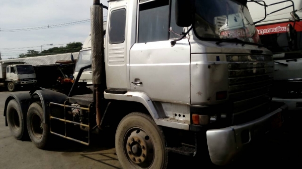 สิบล้อ หัวลาก 2เพา นิสัน UD 280แรง สภาพดีสวยพร้อมใช้ เล่มทะเบียนพร้อมโอน