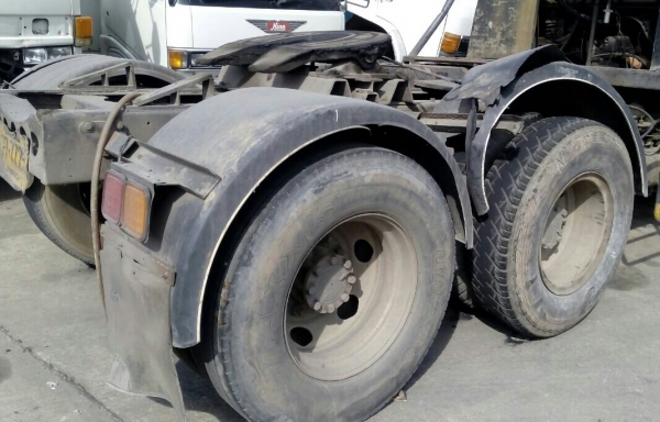 สิบล้อ หัวลาก 2เพา นิสัน UD 280แรง สภาพดีสวยพร้อมใช้ เล่มทะเบียนพร้อมโอน