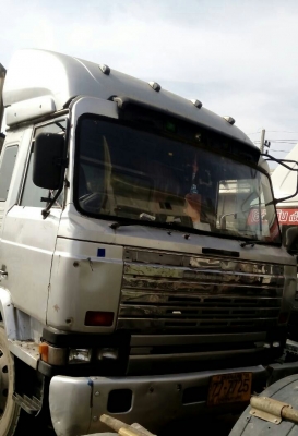 สิบล้อ หัวลาก 2เพา นิสัน UD 280แรง สภาพดีสวยพร้อมใช้ เล่มทะเบียนพร้อมโอน