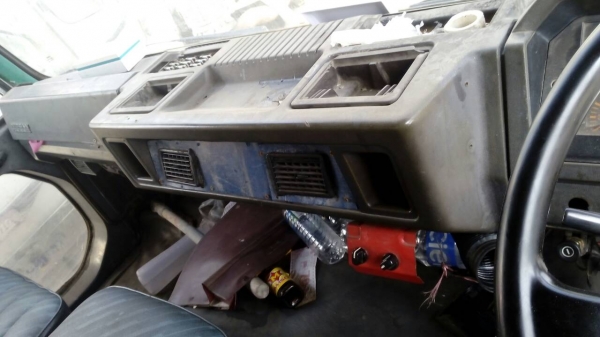 สิบล้อ หัวลาก 2เพา นิสัน UD 280แรง สภาพดีสวยพร้อมใช้ เล่มทะเบียนพร้อมโอน