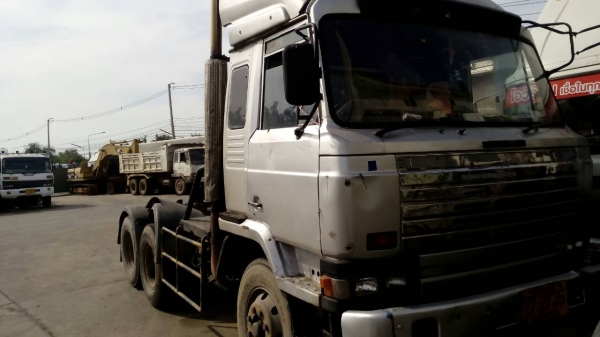 สิบล้อ หัวลาก 2เพา นิสัน UD 280แรง สภาพดีสวยพร้อมใช้ เล่มทะเบียนพร้อมโอน