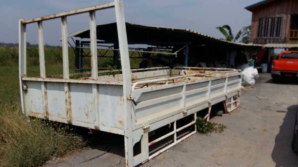 ขายด่วนครับ กระบะเหล็ก รถHINO 6ล้อ ขนาด 2.40 &times; 5.10 &times; 0.60 m. คัสชีกว้าง 0.85m.สวยพร้อมใช้งาน