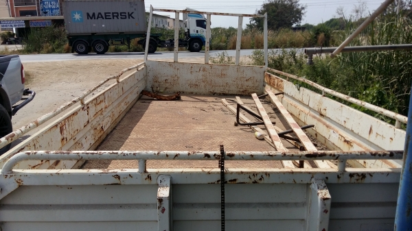 ขายด่วนครับ กระบะเหล็ก รถHINO 6ล้อ ขนาด 2.40 &times; 5.10 &times; 0.60 m. คัสชีกว้าง 0.85m.สวยพร้อมใช้งาน