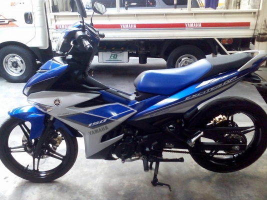 ขาย Yamaha Excuter 150 สตาร์ทมือ ปี 58 เครื่องดี ภายนอกมีรอยล้ม 2 ฝั่ง  เล่มพร้อมโอน