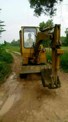 ขายรถแบคโฮ KOMATSU PC20-1 พร้อมหางเทรลเลอร์ ราคา 150000