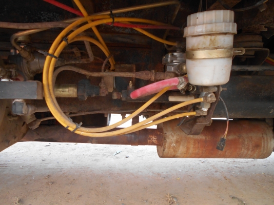 ขายสองเพลาไม่ดั้มเครื่อง 265 แรงขอบคุณเสี่ยให่ญจัยดีจังหวัดเลยมัดจำแล้วครับรับรถ 20 ก.พ.59ครับ