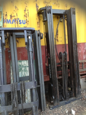 +++ ขายเสาโฟล์คลิฟท์   3 ท่อน  5  เมตร  รถไฟฟ้ายืนขับโตโยต้า  2  ตัน  ราคา  32,000.-  บาทครับ