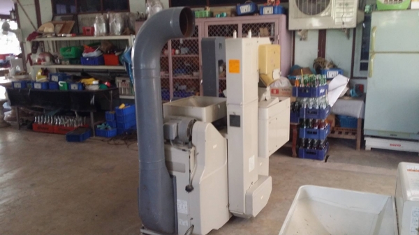 เครื่องสีข้าวกล้องเก่าญี่ปุ่น  SATAKE  รุ่น APS40 เก่าญี่ปุ่น สภาพสวยเครื่องพร้อมใช้งาน  ไม่เคยใช้งานในไทย