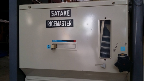 เครื่องสีข้าวกล้องเก่าญี่ปุ่น  SATAKE  รุ่น APS40 เก่าญี่ปุ่น สภาพสวยเครื่องพร้อมใช้งาน  ไม่เคยใช้งานในไทย