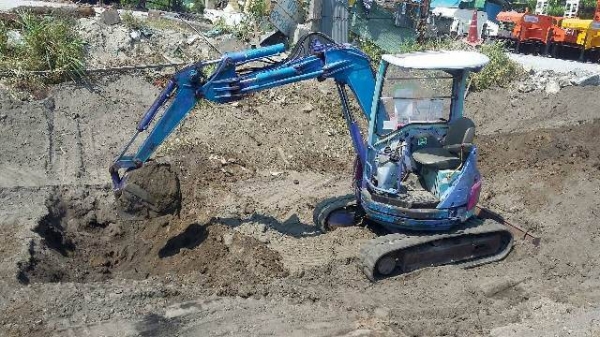 รถขุด KOMATSU..PC28UU-2  เครื่องรุ่น 3D84 ราคาเบา ๆ