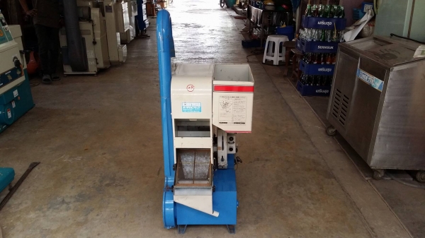 เครื่องสีข้าวกล้องเก่าญี่ปุ่น FC4S ขนาดกระทัดรัด เหมาะสำหรับในครัวเรือน สภาพสวย เครื่องพร้อมใช้งาน  ไม่เคยใช้งานในไทย