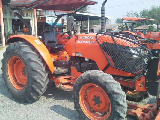 ขาย แทรกเตอร์ KUBOTA M6040 ใสภาพเดิม ใช้งานน้อย