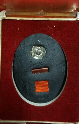 หลวงปู่ทิม วัดละหารไร่ จ.ระยอง ล็อกเก็ตฉากฟ้าเขียว หลังมีมวลสาร ตะกรุดเล็ก จีวร โค๊ดโลหะ