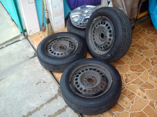 ล้อกระทะพร้อมยาง ถอดจากรถ HONDA JAZZ ขอบ 15" 4รู100