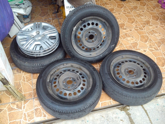 ล้อกระทะพร้อมยาง ถอดจากรถ HONDA JAZZ ขอบ 15" 4รู100