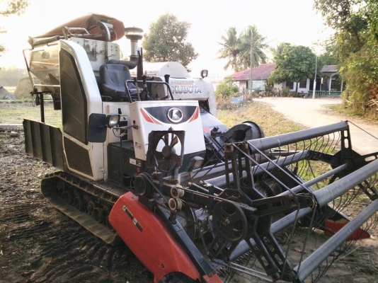 ขายด่วน3วันนี้เท่านั้น!!!!รถเกี่ยวข้าวKOBOTA DC70 399,999บาท