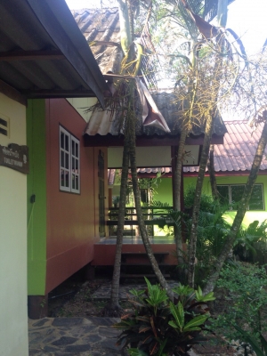 ขายด่วนค่ะ!!!รีสอรท ส่วนตัวค่ะ ที่ดินอยุ่ เกาะช้าง จ ตราด พื้นที่ด้านหน้าติดทะเล ด้านหลังติดภูเขา มีน้ำตก ไหลผ่าน มีบ้านพักส่วนตัว4 หลัง เนื้อที่1ไร่2 งานเศษ