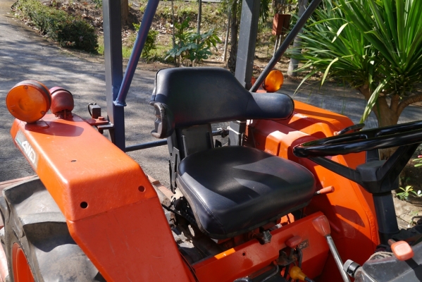ขายรถไถ KUBOTA L2605 4WD พร้อมโรตารี่ตัดหญ้าHui 1.2เมตร ขายรถไถ KUBOTA L2605 4WD พร้อมโรตารี่ตัดหญ้าHui 1.2เมตร