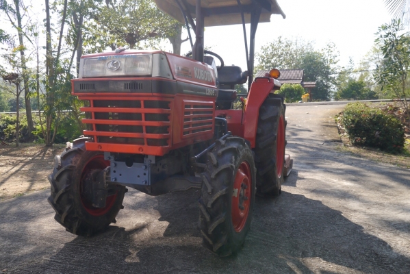 ขายรถไถ KUBOTA L2605 4WD พร้อมโรตารี่ตัดหญ้าHui 1.2เมตร ขายรถไถ KUBOTA L2605 4WD พร้อมโรตารี่ตัดหญ้าHui 1.2เมตร