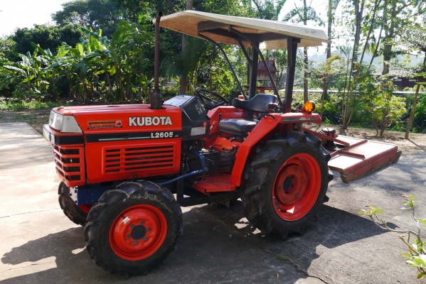 ขายรถไถ KUBOTA L2605 4WD พร้อมโรตารี่ตัดหญ้าHui 1.2เมตร