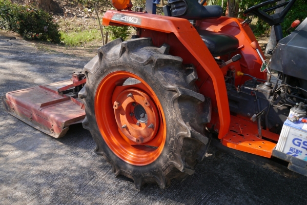 ขายรถไถ KUBOTA L2605 4WD พร้อมโรตารี่ตัดหญ้าHui 1.2เมตร ขายรถไถ KUBOTA L2605 4WD พร้อมโรตารี่ตัดหญ้าHui 1.2เมตร