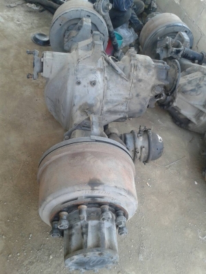 ขายเสื้อเพลาคู่ NISSAN UD เบรคแห้ง เพลาคู่พร้อมกะทะล้อ 8 ใบรู10น็อต โทร.090-4750026