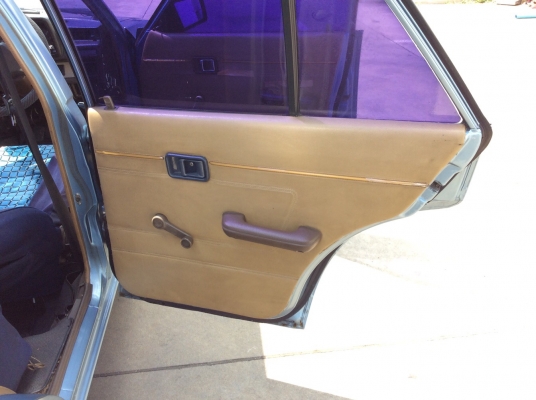 ขายรถ ฟอร์ด เลเซอร์ เครื่อง 1.5 เกียร์ธรรมดา 5เกียร์ ภายในสวยเดิมๆแอร์เย็นฉ่ำ ระบบไมล์ใช้ได้หมด ระบบไฟใช้ได้หมด ตัวถังเดิมๆทรงดีไม่ผุ สีร่อนบางจุดสียังเงาสวย ยางดี รถขับดีเลยครับ ขับกลับได้เลยครับ