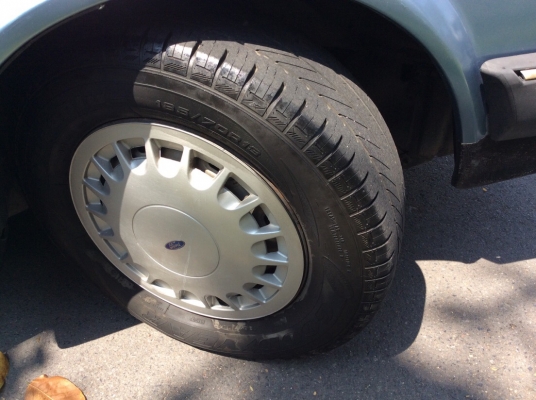 ขายรถ ฟอร์ด เลเซอร์ เครื่อง 1.5 เกียร์ธรรมดา 5เกียร์ ภายในสวยเดิมๆแอร์เย็นฉ่ำ ระบบไมล์ใช้ได้หมด ระบบไฟใช้ได้หมด ตัวถังเดิมๆทรงดีไม่ผุ สีร่อนบางจุดสียังเงาสวย ยางดี รถขับดีเลยครับ ขับกลับได้เลยครับ