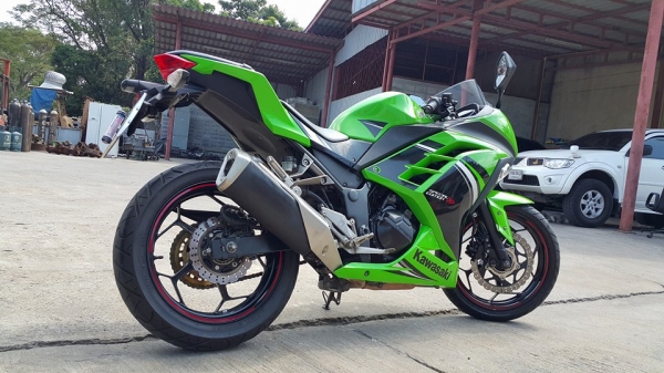 Ninja300 2013 Special Edition วิ่ง 9000 กิโล พร้อมใช้ ต่อรองราคาได้ครับ