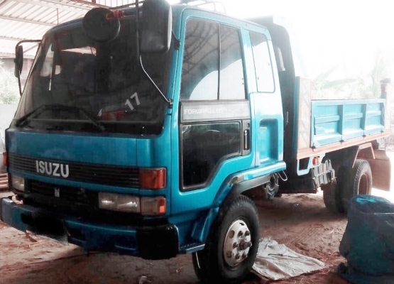 ISUZU ROCKY 195 HP 6HE1 หกล้อดั๊มพ์ กระบะดั๊มพ์เหล็ก 5 ตันความยาว 3.60 เมตรสภาพดีสวยพร้อมบรรทุกพร้อมใช้งานครับ เครื่องยนต์แรงดีเดิมๆภายในห้องเก๋งคอนโซลสวยครบพร้อม แอร์เย็น พวงมาลัยเพาเวอร์ ระบบเบรคทริ๊ปฟี้ครบ ช่วงล่างใหญ่คานหน้ากับเฟืองท้าย 6 น็อต ยาง 8.2
