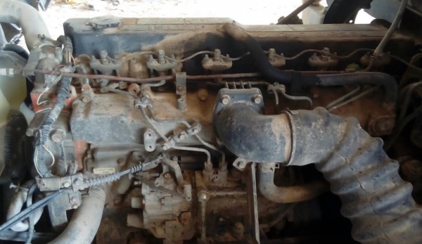 ISUZU ROCKY 195 HP 6HE1 หกล้อดั๊มพ์ กระบะดั๊มพ์เหล็ก 5 ตันความยาว 3.60 เมตรสภาพดีสวยพร้อมบรรทุกพร้อมใช้งานครับ เครื่องยนต์แรงดีเดิมๆภายในห้องเก๋งคอนโซลสวยครบพร้อม แอร์เย็น พวงมาลัยเพาเวอร์ ระบบเบรคทริ๊ปฟี้ครบ ช่วงล่างใหญ่คานหน้ากับเฟืองท้าย 6 น็อต ยาง 8.2