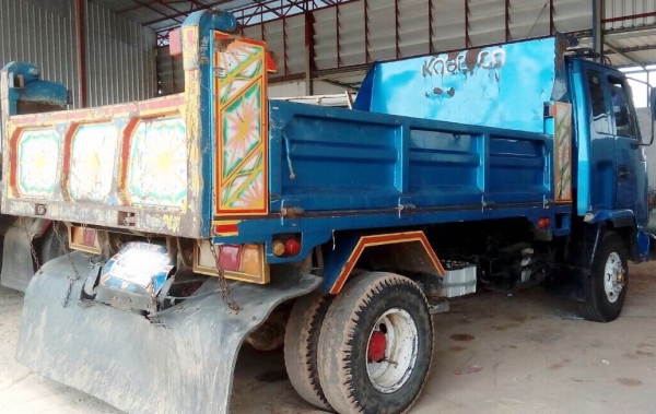 ISUZU ROCKY 195 HP 6HE1 หกล้อดั๊มพ์ กระบะดั๊มพ์เหล็ก 5 ตันความยาว 3.60 เมตรสภาพดีสวยพร้อมบรรทุกพร้อมใช้งานครับ เครื่องยนต์แรงดีเดิมๆภายในห้องเก๋งคอนโซลสวยครบพร้อม แอร์เย็น พวงมาลัยเพาเวอร์ ระบบเบรคทริ๊ปฟี้ครบ ช่วงล่างใหญ่คานหน้ากับเฟืองท้าย 6 น็อต ยาง 8.2