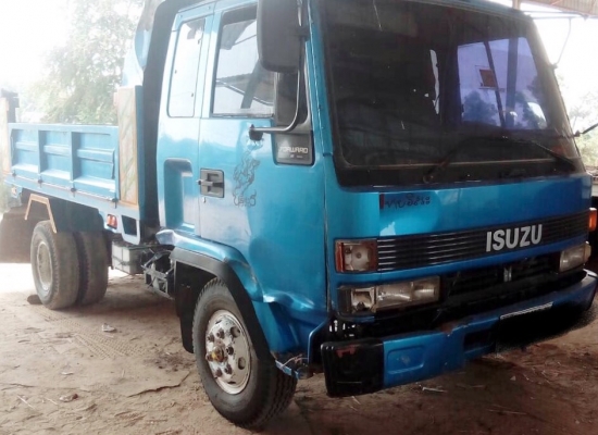 ISUZU ROCKY 195 HP 6HE1 หกล้อดั๊มพ์ กระบะดั๊มพ์เหล็ก 5 ตันความยาว 3.60 เมตรสภาพดีสวยพร้อมบรรทุกพร้อมใช้งานครับ เครื่องยนต์แรงดีเดิมๆภายในห้องเก๋งคอนโซลสวยครบพร้อม แอร์เย็น พวงมาลัยเพาเวอร์ ระบบเบรคทริ๊ปฟี้ครบ ช่วงล่างใหญ่คานหน้ากับเฟืองท้าย 6 น็อต ยาง 8.2