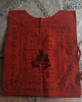 หลวงปู่ทิม วัดละหารไร่ จ.ระยอง เสื้อยันต์แดง สภาพดีครับ