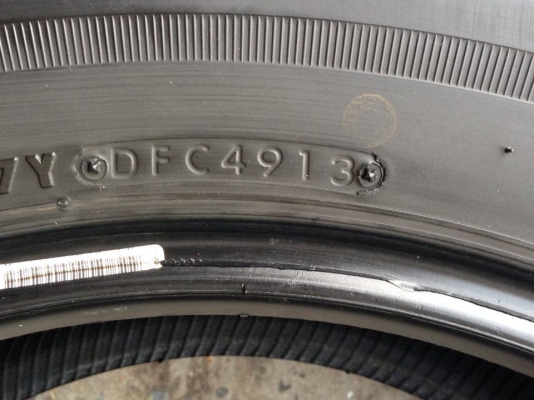 ยาง Bridgstone 265-65-17 รุ่น ECOPLa ปี 13 ครบชุด 4 เส้น 4500 ไม่ควรพลาด สภาพสวยๆไม่บวมดอกยางเหลือเยอะเอาไปวิ่งกันใด้อีกยาวค่ะ