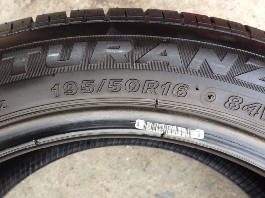 ยาง Bridgstone 195-50-16 ปี 13 4 เส้น 2500 สภาพสวยๆดอกยางนิ่มๆไม่มีปะไม่บวมเอาไปวิ่งกันยาวๆราคาเบาๆค่ะ