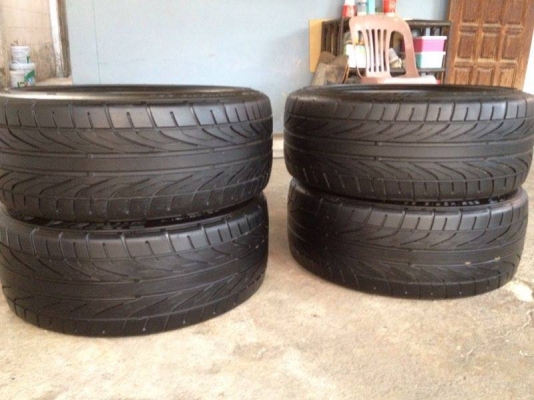 ขายยาง dunlop DZ101  225 40 18 ปี13 1ชุด4เส้น ไม่บวมไม่ปะไม่มีแตกลายงา ดอกเต็ม1คู่ กินขอบนิดเดียวไม่บาง1คู่ ราคา4000บาท  รับประกันยางทุกเส้นยินดีคืนเงิน โทร0924462525โส กทม