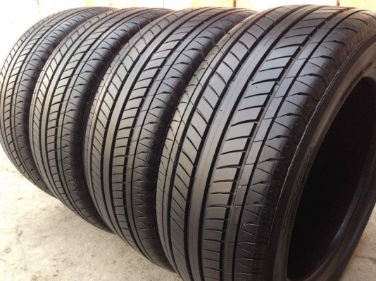 ยาง FALKEN 195-55-15 ปี 12 ครบชุด 4 เส้น 3000 สภาพสวยๆยางนิ่มๆไม่บวม ดอกยางเหลือเยอะวิ่งใช้งานใด้อีกนานค่ะ