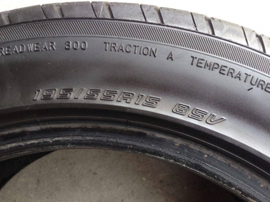 ยาง FALKEN 195-55-15 ปี 12 ครบชุด 4 เส้น 3000 สภาพสวยๆยางนิ่มๆไม่บวม ดอกยางเหลือเยอะวิ่งใช้งานใด้อีกนานค่ะ