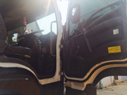 ขายรถบรรทุกสิบล้อดัมพ์ Isuzu เครื่อง 360 แรง ปี 2555 เฉพาะแม่ ยางใหม่ ดัมพ์สามมิตร มีระบบลากพ่วง